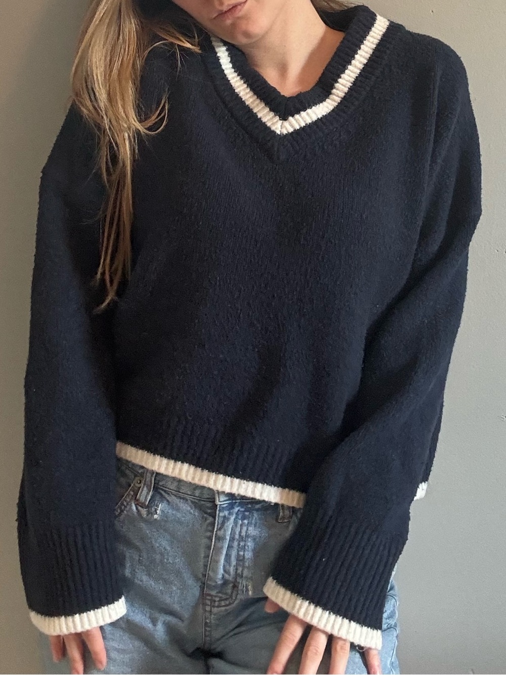 Abercrombie Wedge V-neck Sweatshirt Navy - Picture 4 of 4